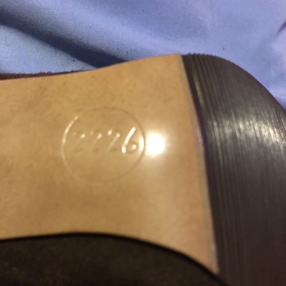 Brown suede boots - Picture 5 of 7